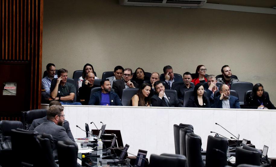 Meteorologistas do Simepar recebem homenagem da Assembleia Legislativa
