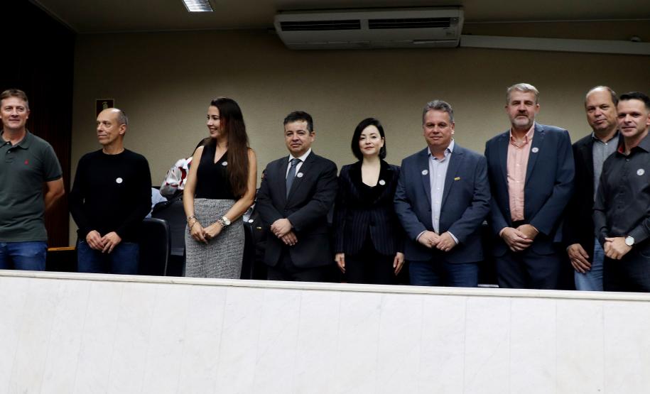Meteorologistas do Simepar recebem homenagem da Assembleia Legislativa