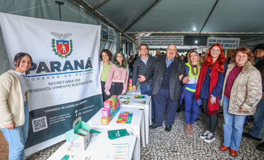 Secretário Rafael Greca visita feira em Curitiba e reforça compromisso do Estado com a reciclagem