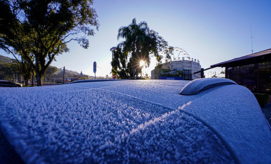 Com -7,8°C, quarta-feira teve menor temperatura do ano no Paraná e geada na Capital