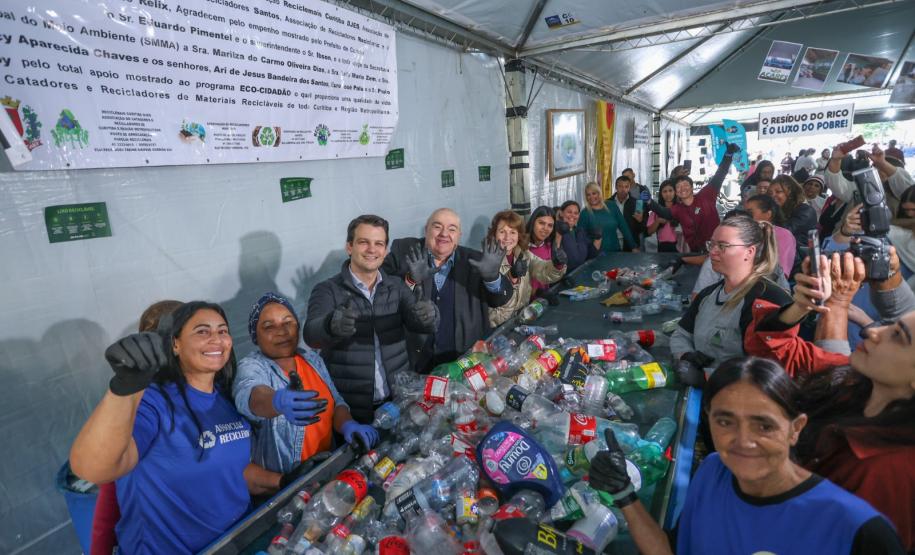 Secretário Rafael Greca visita feira em Curitiba e reforça compromisso do Estado com a reciclagem
