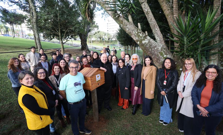 Sede do Ministério Público estadual ganha jardins de mel do Poliniza Paraná