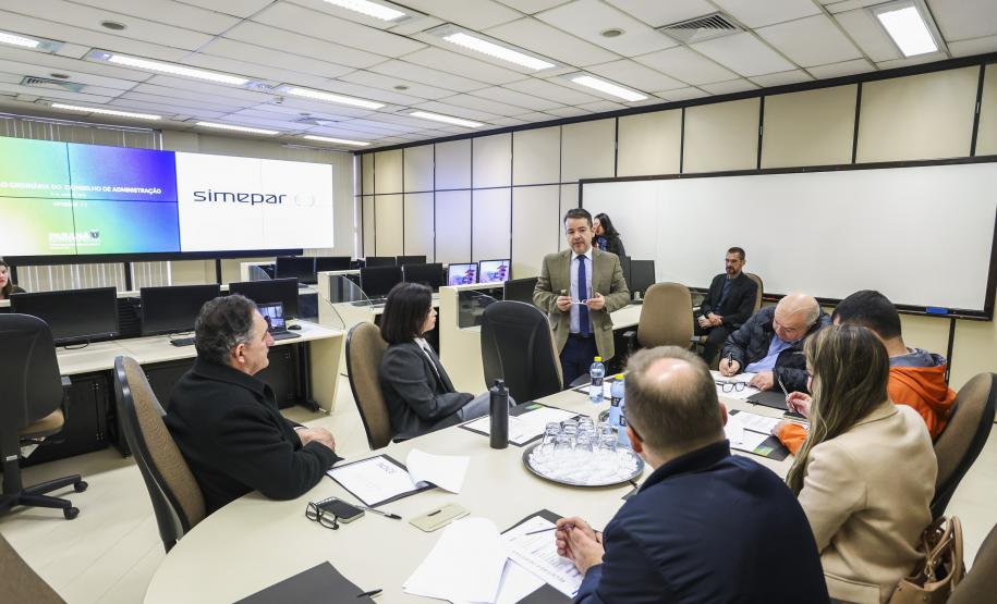 Greca participa de reunião do Conselho do Simepar e destaca excelência técnica do órgão