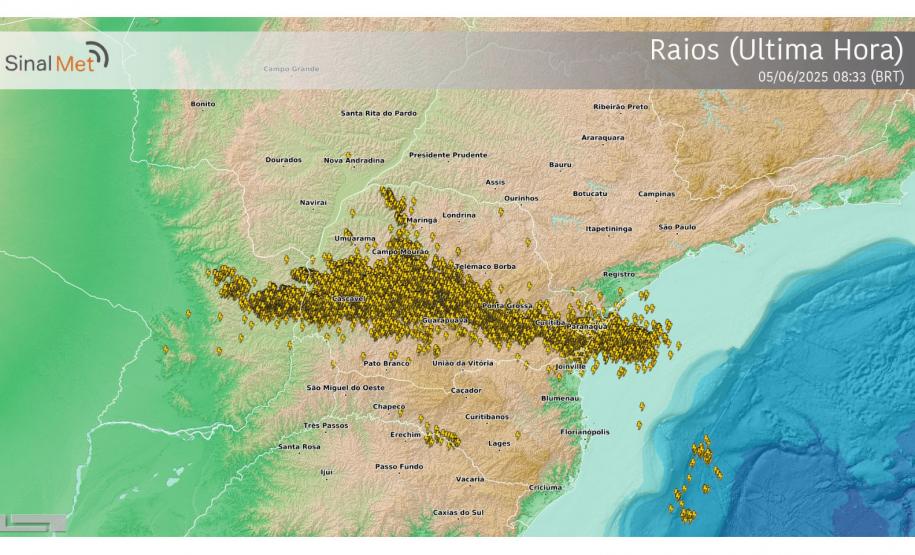 Paraná registra raios e granizo: chuva diminui na sexta, mas ganha força no fim de semana