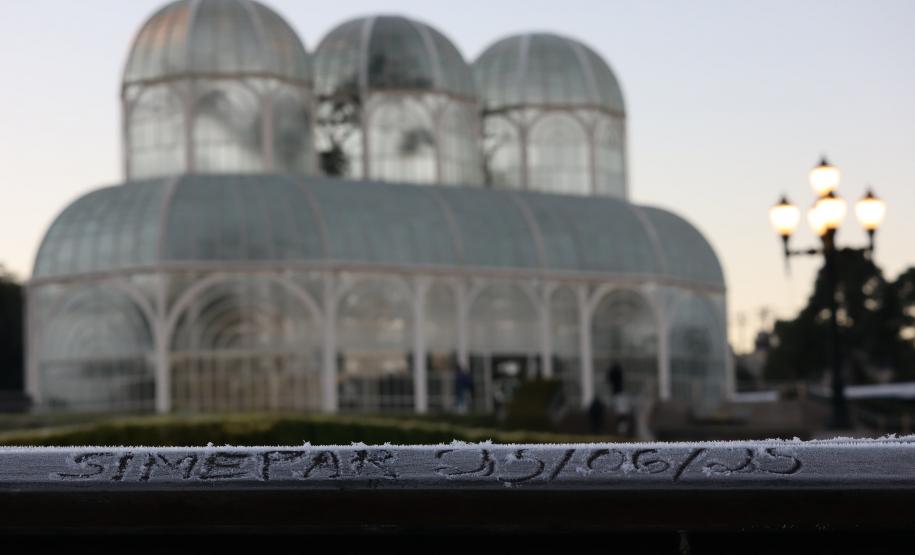 Com -7,8°C, quarta-feira teve menor temperatura do ano no Paraná e geada na Capital