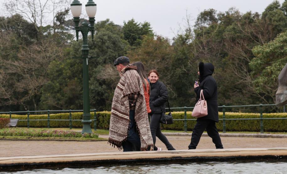 83 horas abaixo de 10°C: Curitiba chegou perto do frio recorde de 2013 nesta semana.