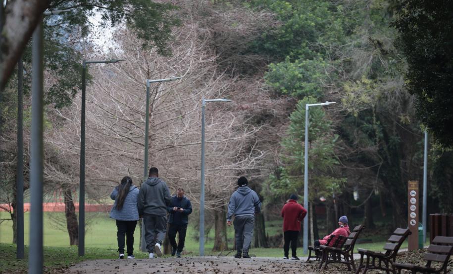 83 horas abaixo de 10°C: Curitiba chegou perto do frio recorde de 2013 nesta semana.