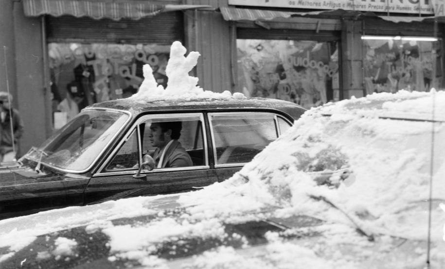 Há 50 anos, Curitiba ficava toda branca: Simepar explica o fenômeno da neve de 1975
