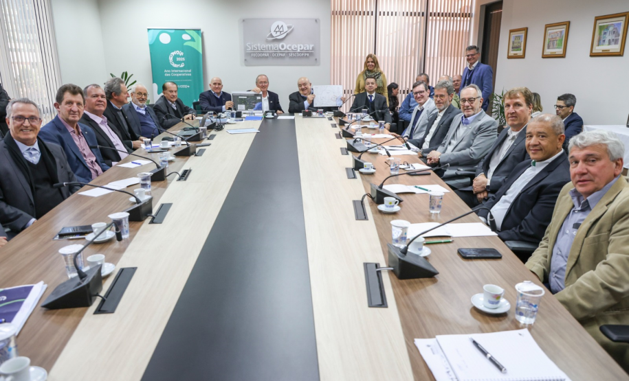 Governo do Paraná apresenta investimentos em monitoramento climático ao Sistema Ocepar