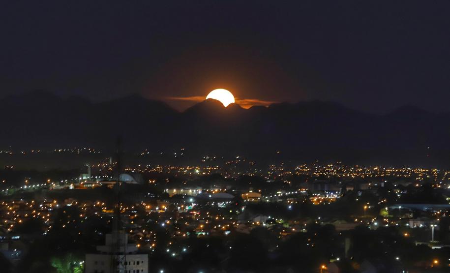 “Lua do Veado” terá melhor visibilidade no Noroeste, Oeste e Norte do Paraná, prevê Simepar