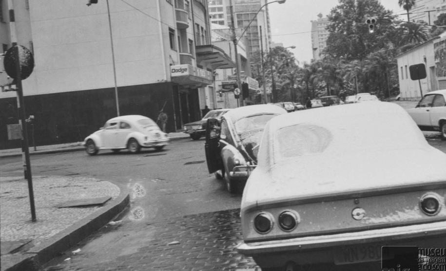 Há 50 anos, Curitiba ficava toda branca: Simepar explica o fenômeno da neve de 1975
