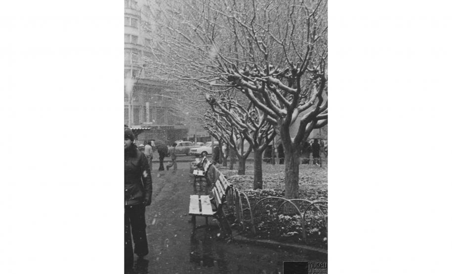 Há 50 anos, Curitiba ficava toda branca: Simepar explica o fenômeno da neve de 1975