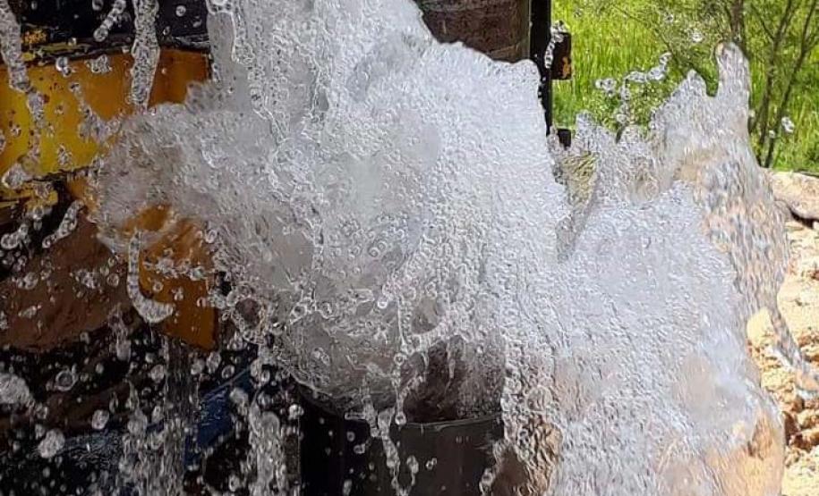 Poços artesianos: Estado leva água potável a 1,2 mil famílias do campo no 1º semestre