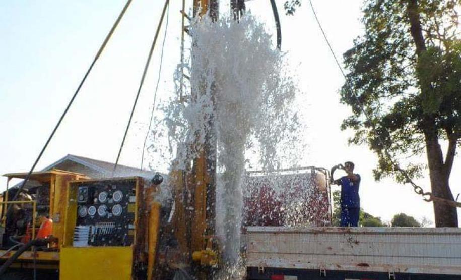 Poços artesianos: Estado leva água potável a 1,2 mil famílias do campo no 1º semestre