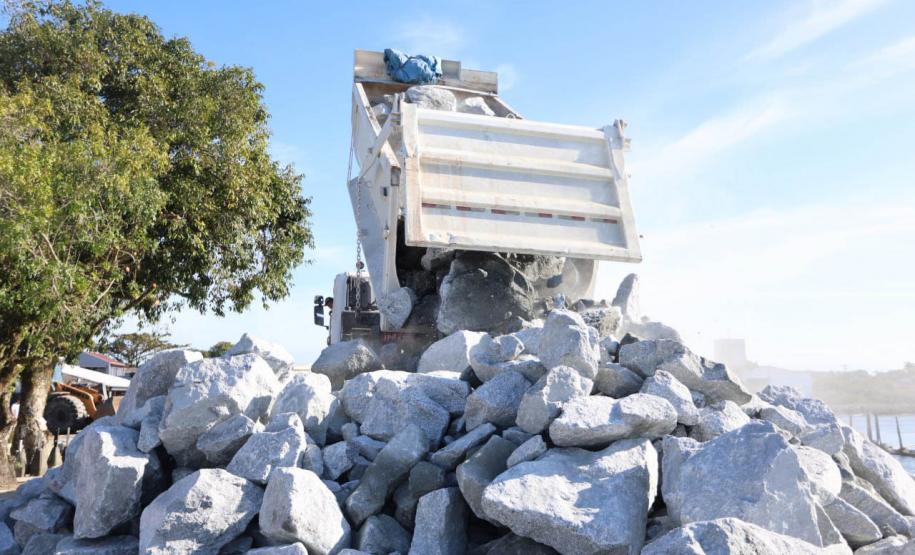 Estado investe na restruturação de molhe para conter erosão em Pontal do Paraná