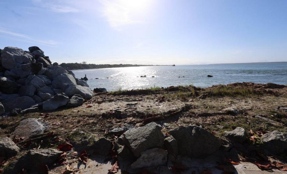 Estado investe na restruturação de molhe para conter erosão em Pontal do Paraná