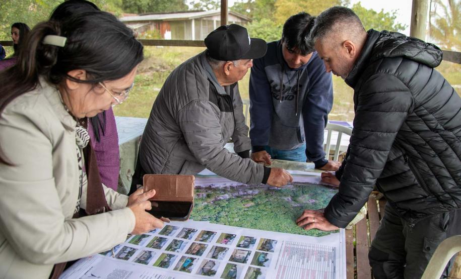 Copel apresenta a moradores da Ponta Oeste da Ilha do Mel projeto de energia solar