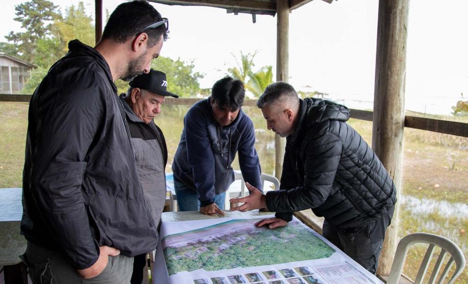 Copel apresenta a moradores da Ponta Oeste da Ilha do Mel projeto de energia solar