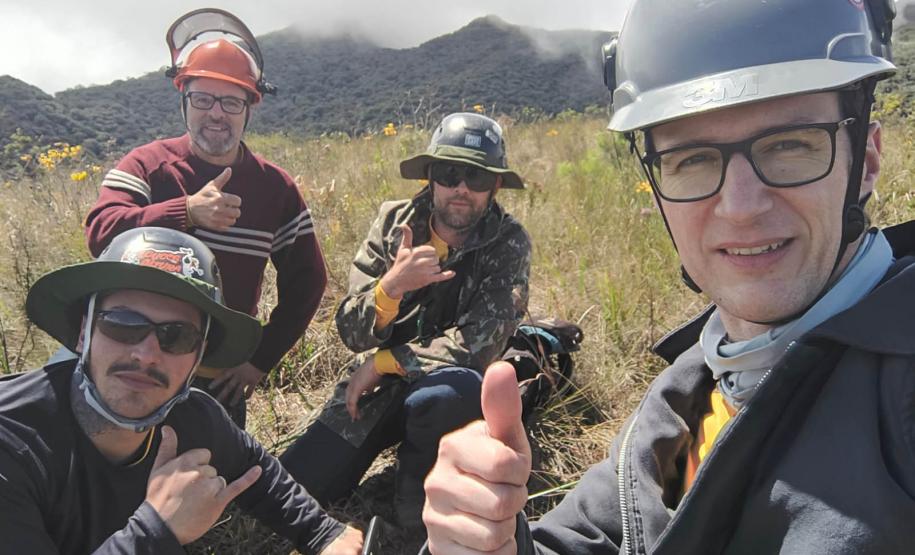 Ação do IAT e Iniciativa Campos Gerais limpa 15 hectares do Parque Pico Paraná