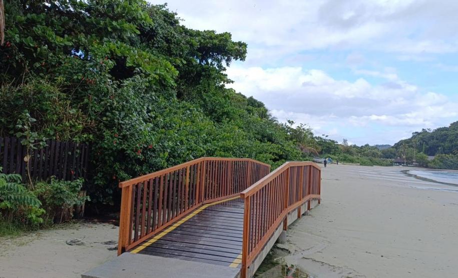 Passarela na Ilha do Mel