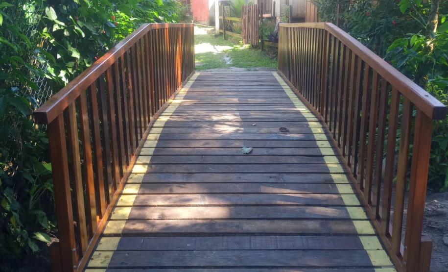 Passarela na Ilha do Mel