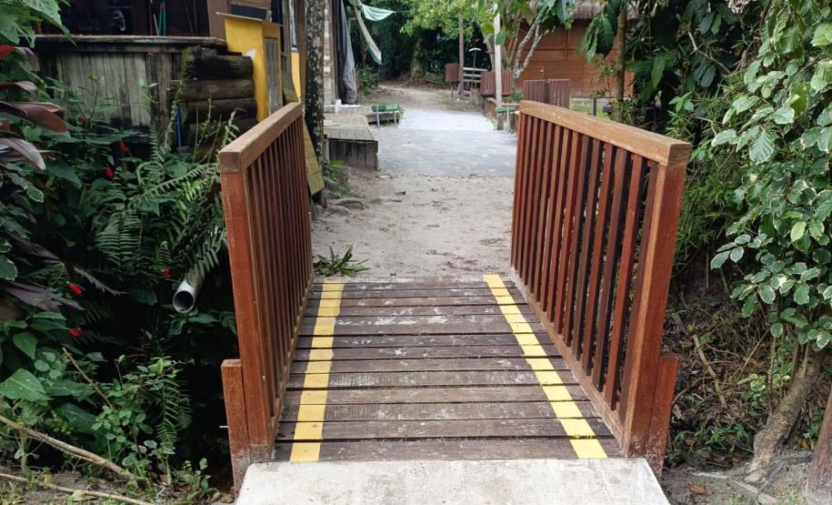 Passarela na Ilha do Mel