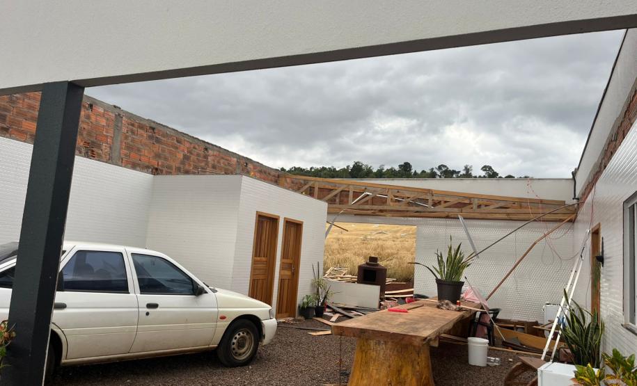 Rajadas de vento e muita chuva: última frente fria do inverno impactou o Paraná