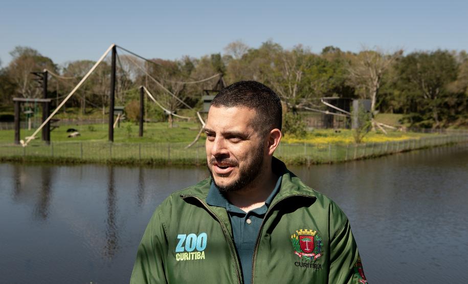 Macacos-prego que estavam vivendo em cativeiros irregulares encontraram no Zoológico de Curitiba um novo lar