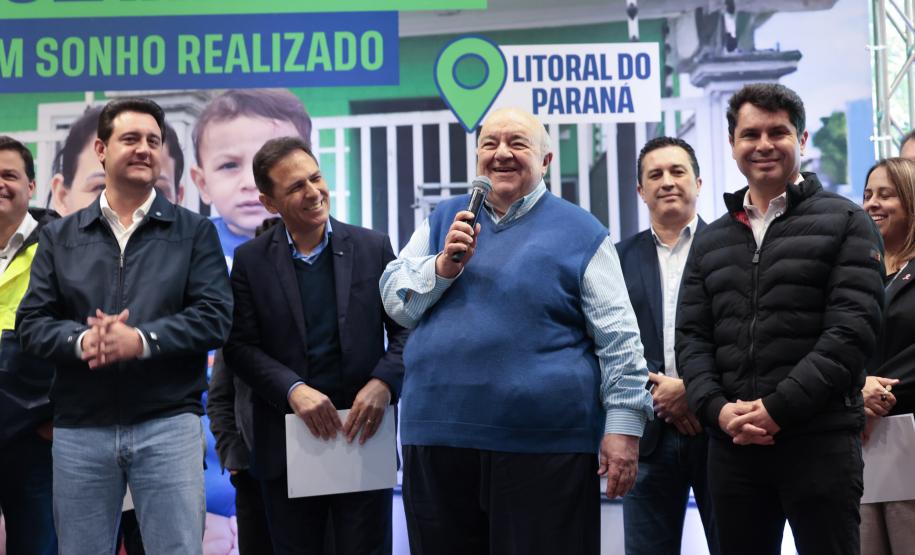 Regularização: governador entrega títulos de propriedade para 224 imóveis no Litoral