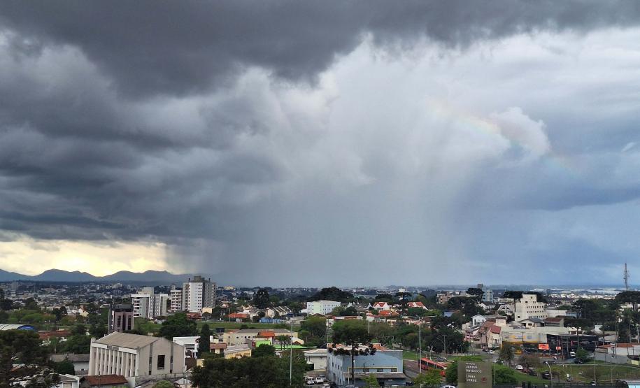 Volume de chuva em outubro já ultrapassou a média do mês em quatro estações do Simepar