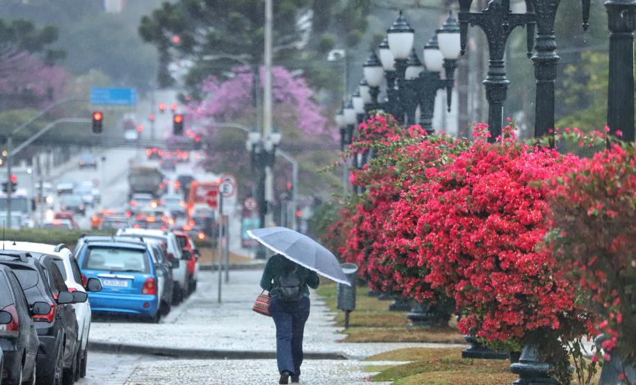 Outubro terá temperaturas e chuvas dentro da média histórica, prevê Simepar