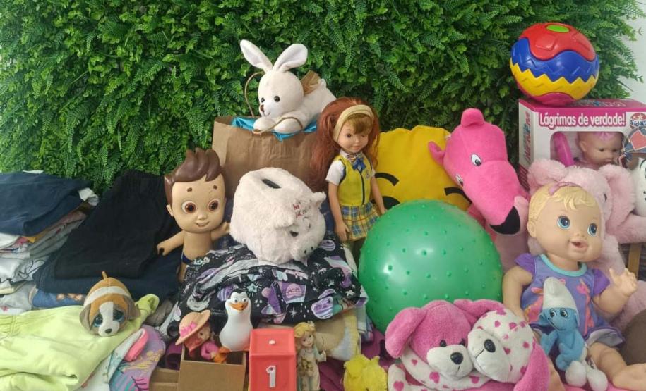 Campanha do IAT distribui brinquedos e roupas para crianças carentes em Curitiba