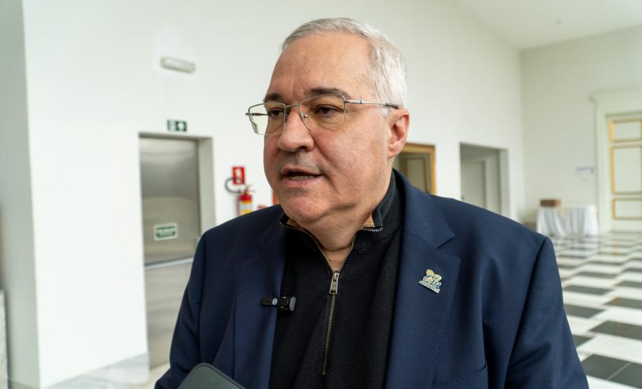 O governador Carlos Massa Ratinho Junior recebeu nesta terça-feira (7), no Palácio Iguaçu, em Curitiba, representantes da Vento Sul Energia para a entrega da Licença de Instalação (LI) do Complexo Eólico Palmas II, localizado no município de Palmas, no Sudoeste do Estado.