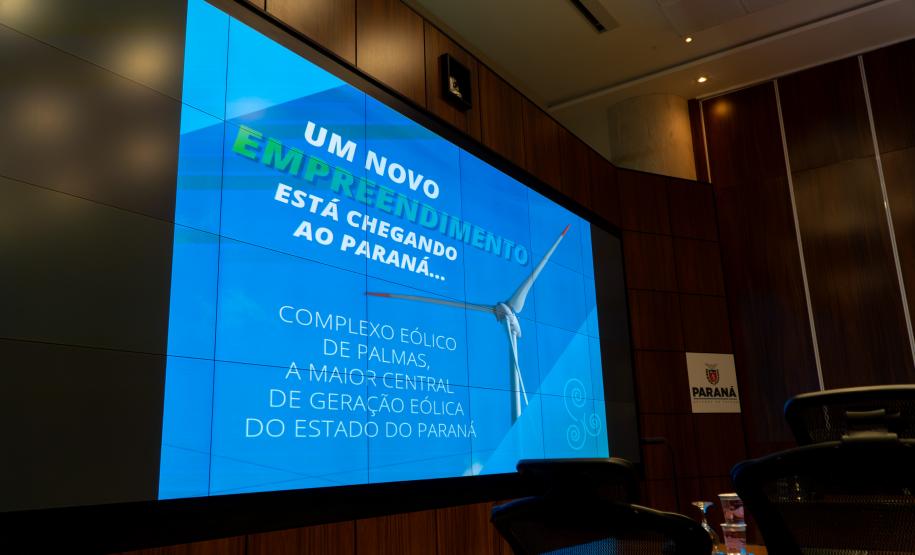 O governador Carlos Massa Ratinho Junior recebeu nesta terça-feira (7), no Palácio Iguaçu, em Curitiba, representantes da Vento Sul Energia para a entrega da Licença de Instalação (LI) do Complexo Eólico Palmas II, localizado no município de Palmas, no Sudoeste do Estado.