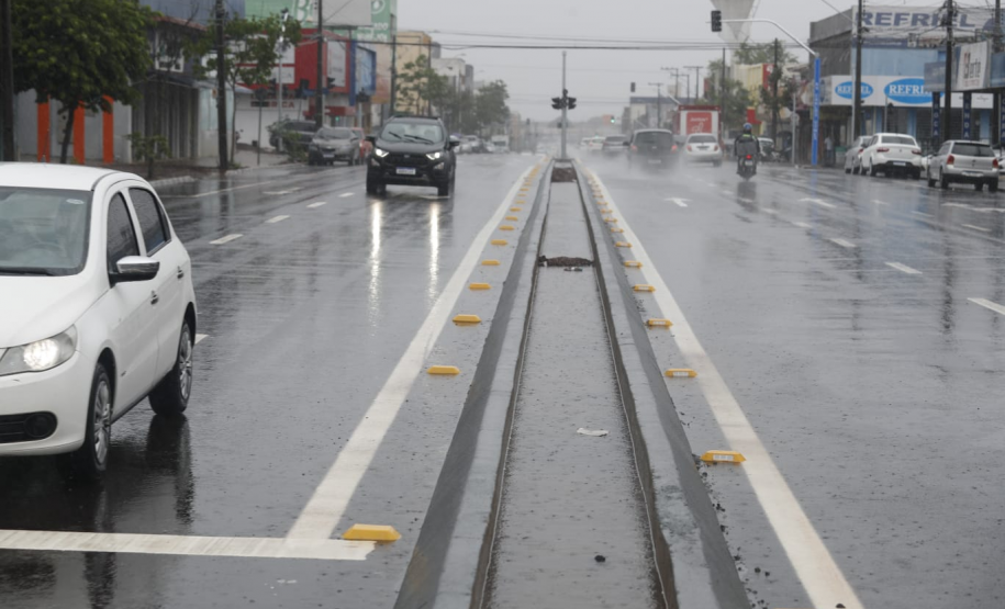 Com nova frente fria, primavera mantém alternância entre chuva, sol e ventos fortes no Paraná