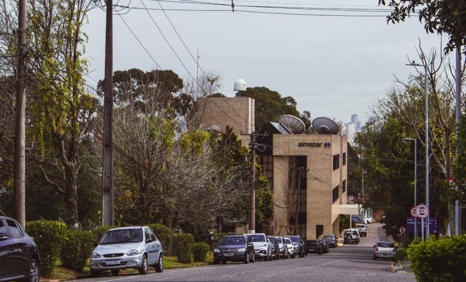 Frente fria e sistema de baixa pressão deixam a semana chuvosa no Paraná