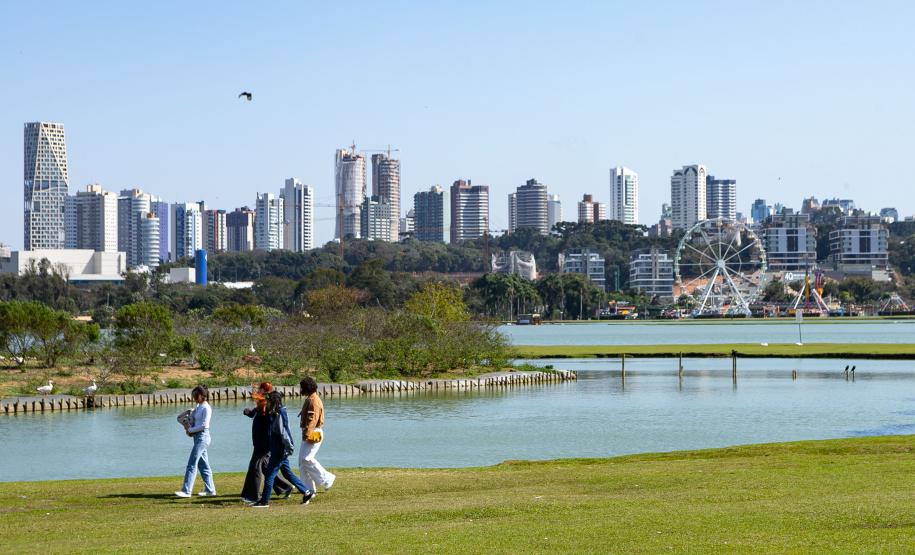 Novembro começa com chuva, mas sol aparece com mais frequência na segunda quinzena