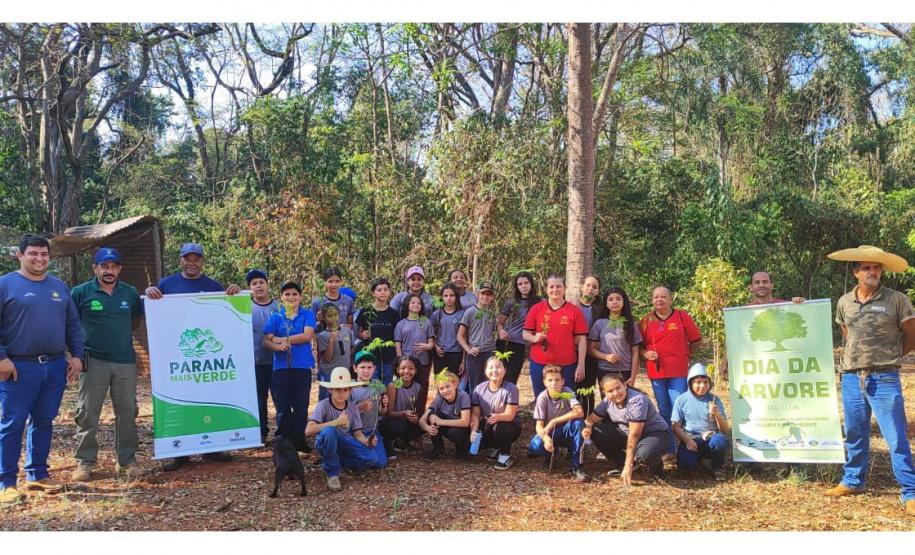 Paraná supera em 20% a distribuição de mudas nativas durante a Semana da Árvore