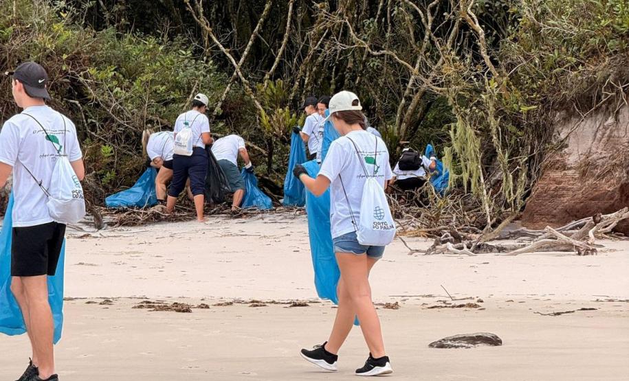 Para garantir a segurança dos quase 1,6 mil voluntários que ajudam na conservação ambiental do Paraná, o Instituto Água e Terra disponibiliza desde 2020 um seguro de vida para todas as pessoas cadastradas nas diferentes frentes de atuação