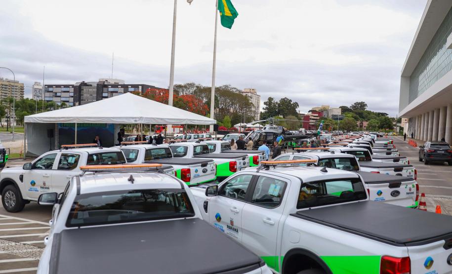 Paraná reforça fiscalização ambiental com 50 caminhonetes e novo helicóptero