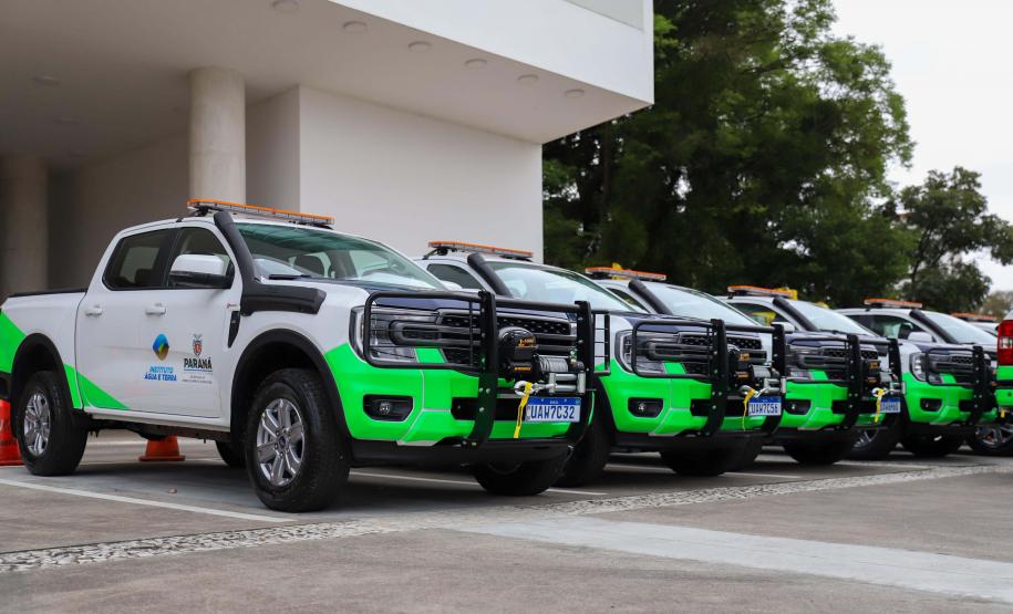 Paraná reforça fiscalização ambiental com 50 caminhonetes e novo helicóptero