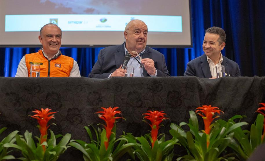 Conferência do Clima reúne prefeituras, apresenta dados meteorológicos e discute futuro