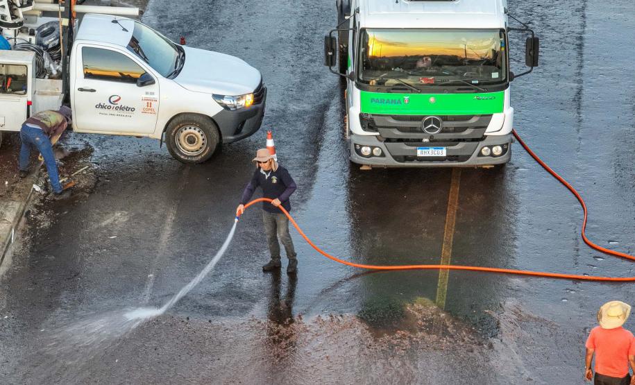 Caminhões hidrojatos ajudam na limpeza de Rio Bonito do Iguaçu