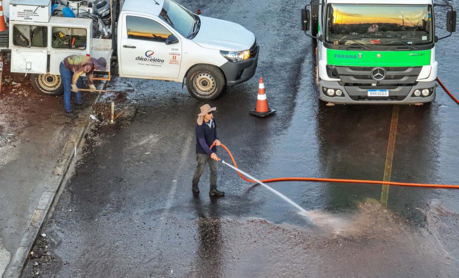 Caminhões hidrojatos ajudam na limpeza de Rio Bonito do Iguaçu