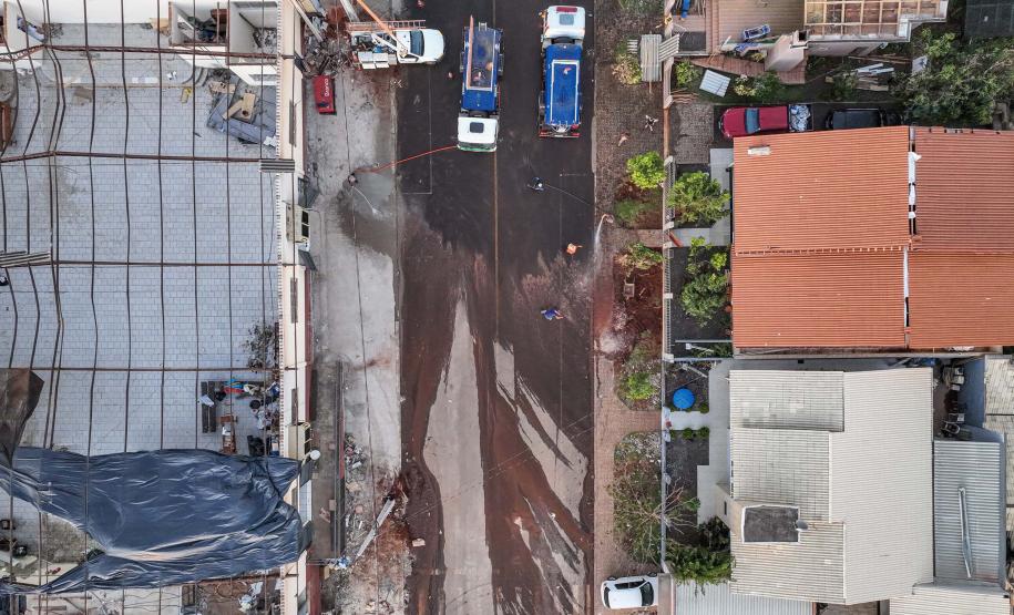 Caminhões hidrojatos ajudam na limpeza de Rio Bonito do Iguaçu