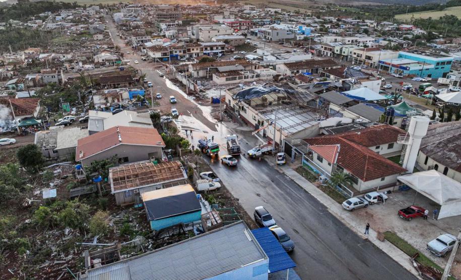Caminhões hidrojatos ajudam na limpeza de Rio Bonito do Iguaçu