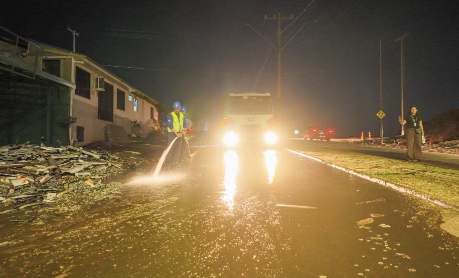 Caminhões hidrojatos ajudam na limpeza de Rio Bonito do Iguaçu