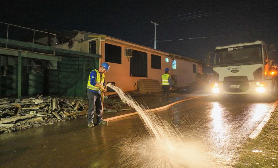 Caminhões hidrojatos ajudam na limpeza de Rio Bonito do Iguaçu