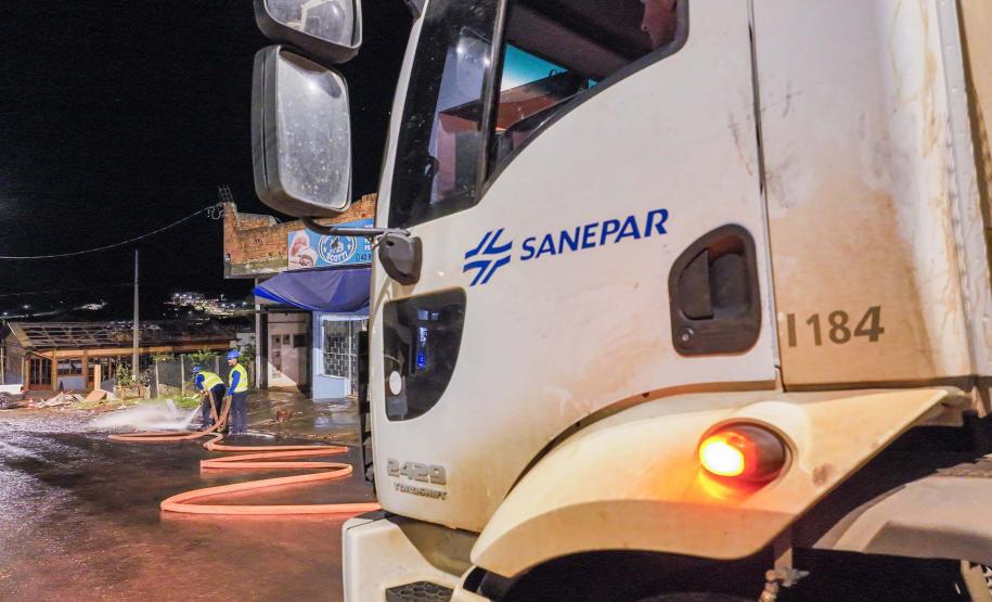 Caminhões hidrojatos ajudam na limpeza de Rio Bonito do Iguaçu