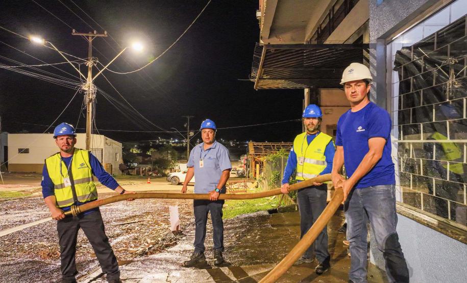 Caminhões hidrojatos ajudam na limpeza de Rio Bonito do Iguaçu